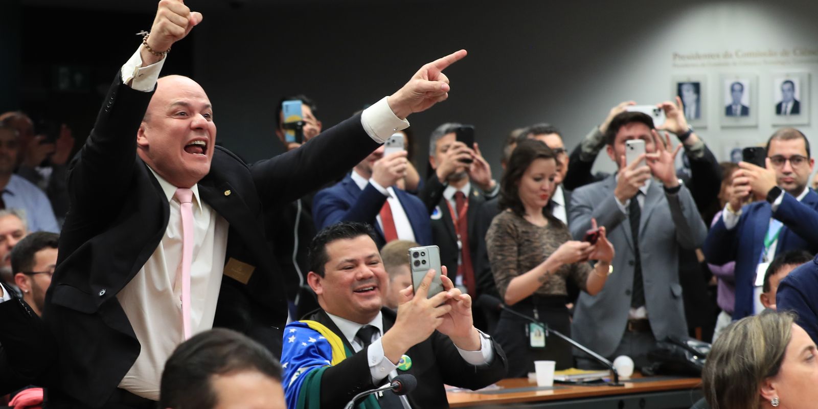 Conselho de Ética da Câmara arquiva processo contra Eduardo Bolsonaro