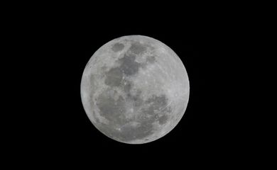 São Paulo SP 30/08/2023 - Superlua azul vista em São Paulo que está em seu ponto de órbita mais próximo da Terra, o chamado perigeu. Foto Paulo Pinto/Agência Brasil