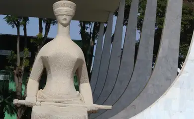 A Justiça é uma escultura localizada em frente ao prédio do Supremo Tribunal Federal, na Praça dos Três Poderes, em Brasília, no Distrito Federal