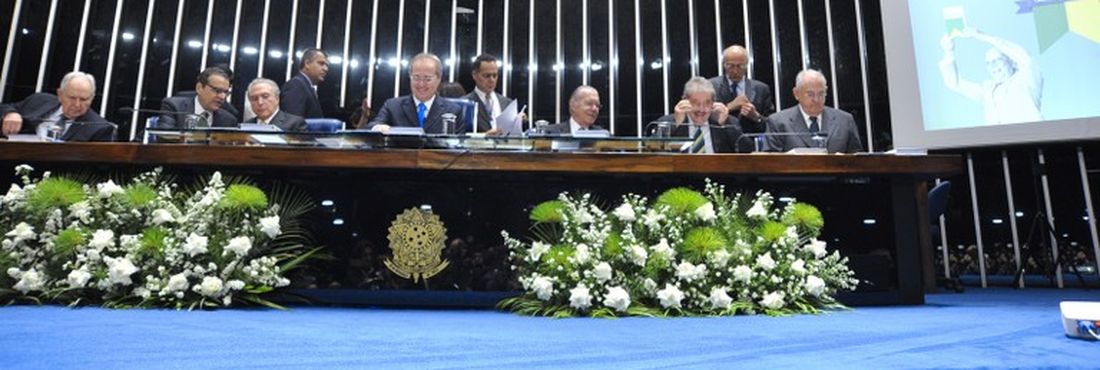 Mesa de abertura da solenidade que comemorou os 25 anos da Constituição Federal do Brasil