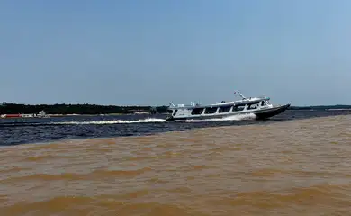 Manaus (AM), 29/11/2024 - Encontro das Águas. Confluência entre o rio Negro, de água preta, e o rio Solimões, de água barrenta, onde as águas dos dois rios correm lado a lado sem se misturar por uma extensão de mais de 6 km. Foto: Tânia Rêgo/Agência Brasil