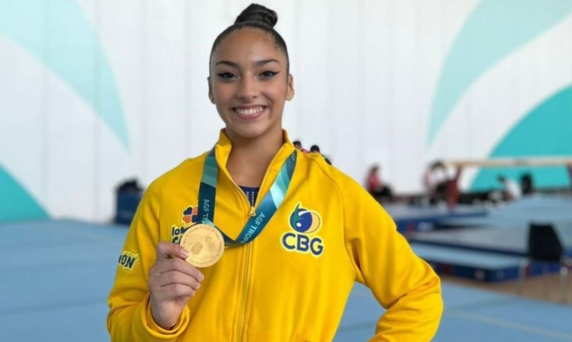 Júlia Soares, de 16 anos, conquista ouro no solo, na etapa de Baku do Mundial por Aparelhos da Ginástica Artística - em 03/04/2022