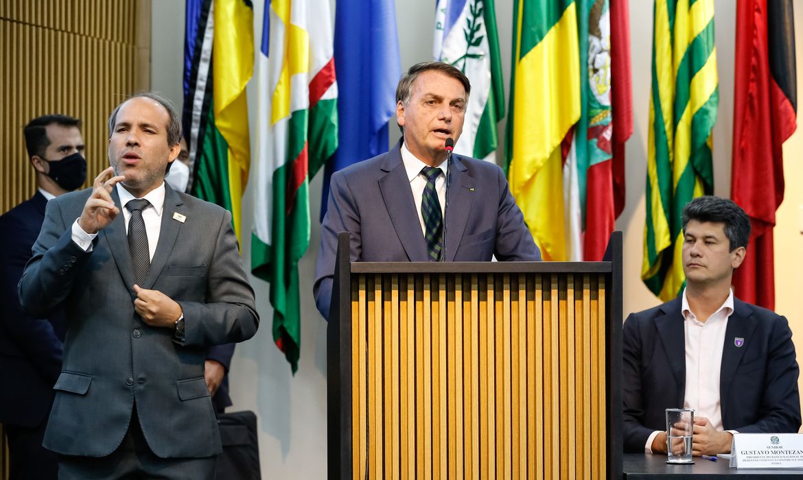 Presidente Jair Bolsonaro assina acordo de cooperação técnica para programa Água nas Escolas