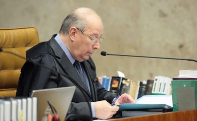 Ministro Celso de Mello durante julgamento do habeas corpus do ex-presidente Lula 
