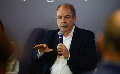 Rio de Janeiro (RJ), 22/05/2024 – O presidente do Banco Nacional de Desenvolvimento Econômico e Social (BNDES), Aloízio Mercadante durante o seminário “Brasil 2050: Rotas de Descarbonização da Economia”, no Rio de Janeiro Country Club, zona sul da capital fluminense. Foto: Tomaz Silva/Agência Brasil