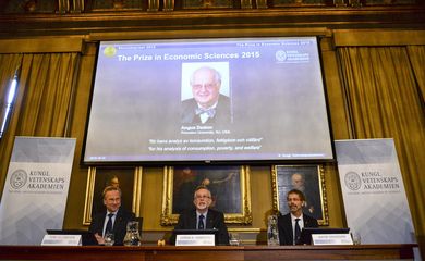 Real Academia de Ciências anuncia vencedor do Nobel de Economia, o professor Angus Deaton (Agência Lusa/Direitos Reservados). 