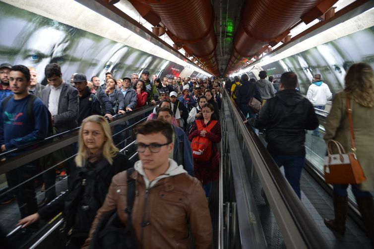 Corredor subterrâneo entre as estações Consolação e Paulista, que faz a integração entre as linhas verde e amarela do metrô de São Paulo.