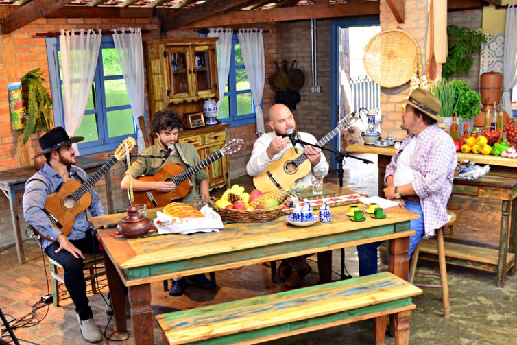 Lucas Torneze e o Duo Aduar são os convidados do Canto e Sabor do Brasil