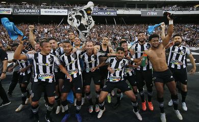 Botafogo vence de virada Operário-PR no NIlton Santos e garante presença na Série A do Brasileiro em 2022