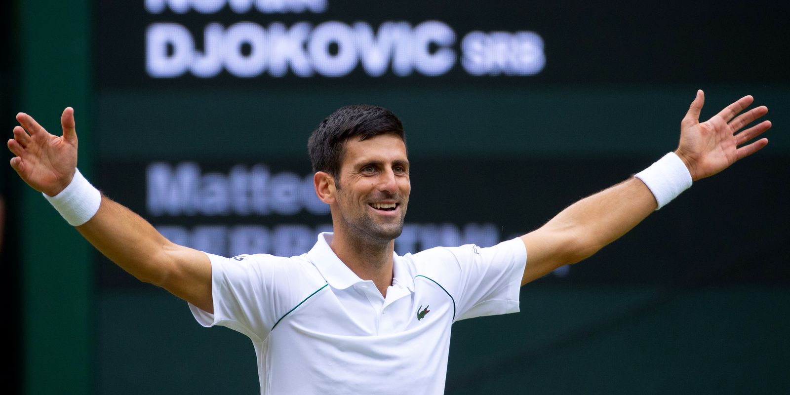 Djokovic bat Kokkinakis et passe au troisième tour à Wimbledon