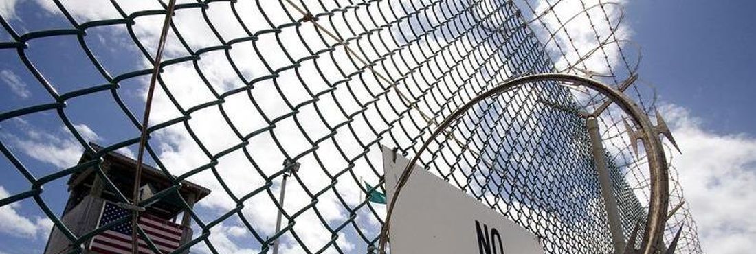 Cerca de 130 presos de Guantánamo fazem greve de fome contra maus tratos