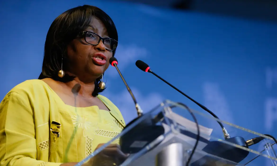 Rio de Janeiro - A diretora da Organização Pan-Americana da Saúde (OPAS), Carissa Etienne, durante abertura do 1º Congresso Internacional de Práticas Integrativas e Saúde Pública, no Riocentro (Tânia Rêgo/Agência Brasil)