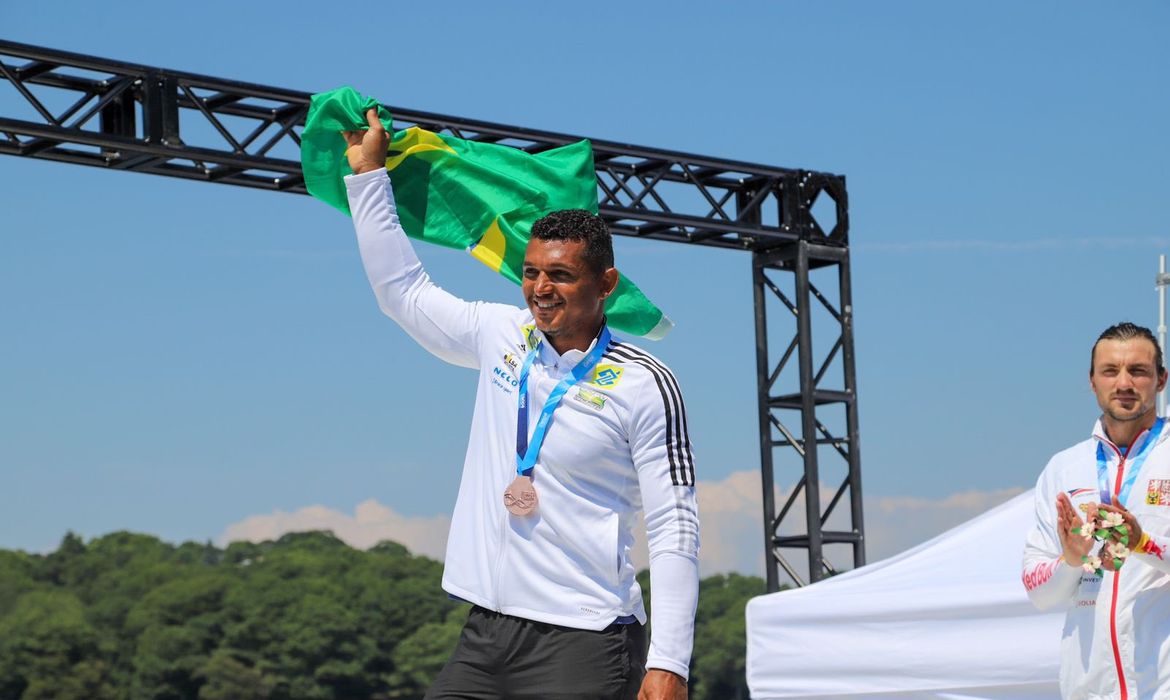 Isaquias Queiroz é campeão mundial no C1 500m no Canadá -  canoagem - em 06/08/2022