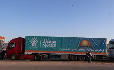 Caminhão da UNRWA na fronteira de Rafah entre Egito e Gaza
 30/11/2023    REUTERS/Mohamed Abd El Ghany