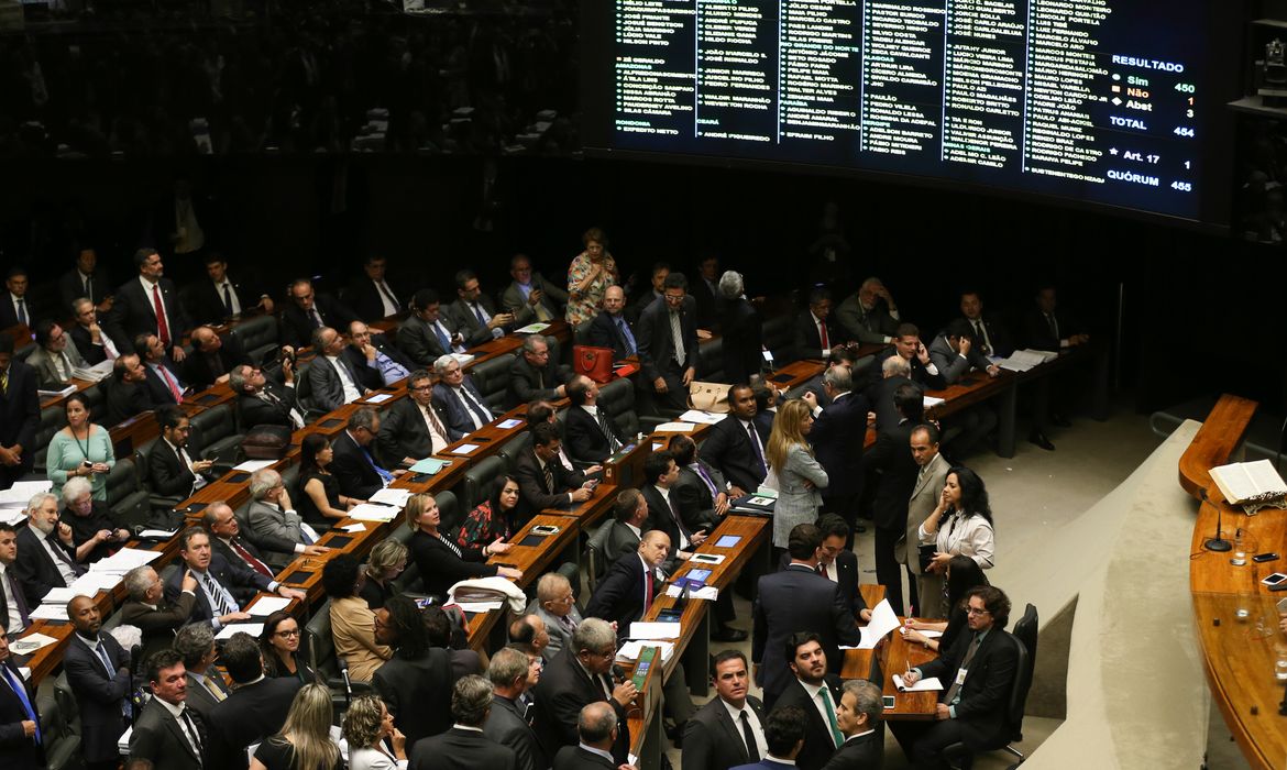 Brasília - Plenário da Câmara aprova texto base do projeto de lei que cria medidas  contra a corrupção (PL 4850/16)  (Fabio Rodrigues Pozzebom/Agência Brasil)