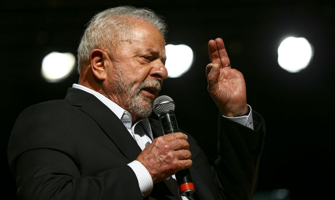 O presidente eleito, Luiz Inácio Lula da Silva, visita pela primeira vez o centro de transição no Centro Cultural Banco do Brasil (CCBB) e se reúne com parlamentares das bancadas aliadas.