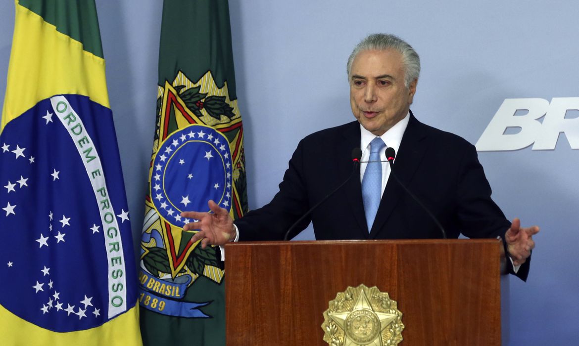 Brasília - O presidente Michel Temer faz pronunciamento após a aprovação do relatório que desautoriza o STF a investigá-lo (Valter Campanato/Agência Brasil)