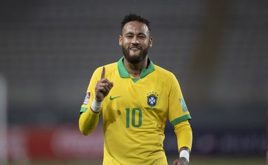 Neymar marca em jogo da seleção brasileira