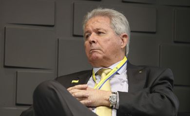 O novo presidente do Banco do Brasil, Rubem Novaes, durante cerimônia de transmissão do cargo na sede do Banco do Brasil