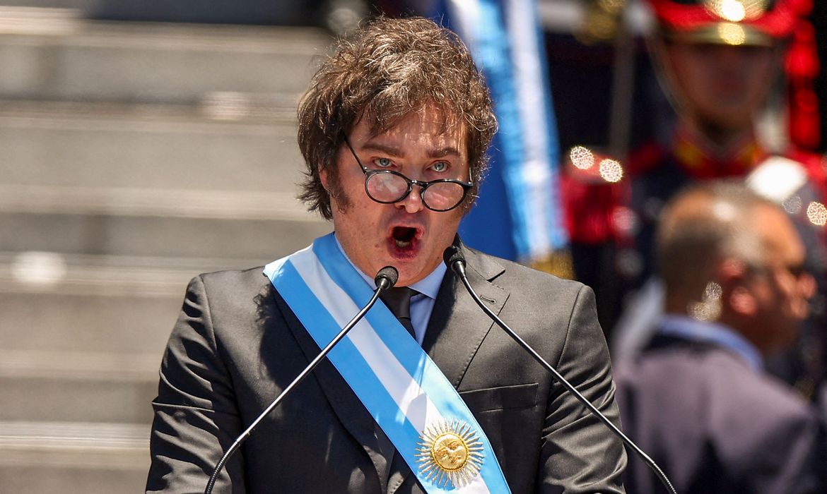 Argentina's President Javier Milei gives a speech after his swearing-in ceremony, outside the National Congress, in Buenos Aires, Argentina December 10, 2023. REUTERS/Agustin Marcarian
