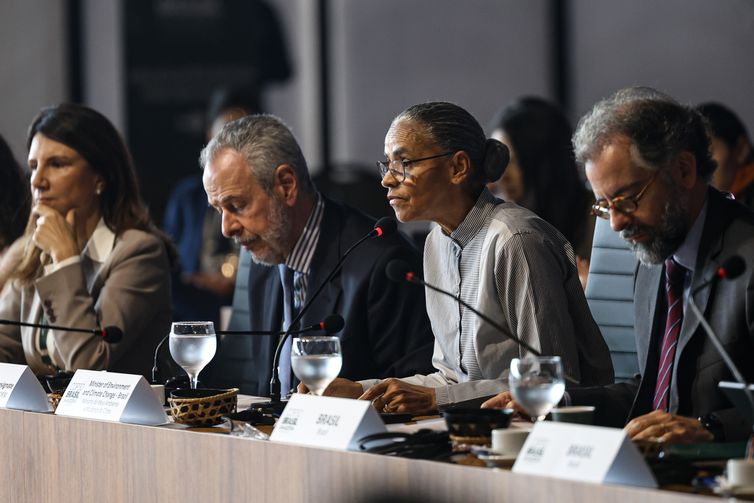 Brasília (DF), 14/10/2025 - A ministra do Meio Ambiente, Marina Silva, participa de plenária no segundo dia da Pré-Cop30. Foto: Marcelo Camargo/Agência Brasil