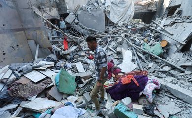 Ataque israelense no centro de Gaza
 16/7/2024   REUTERS/Ramadan Abed