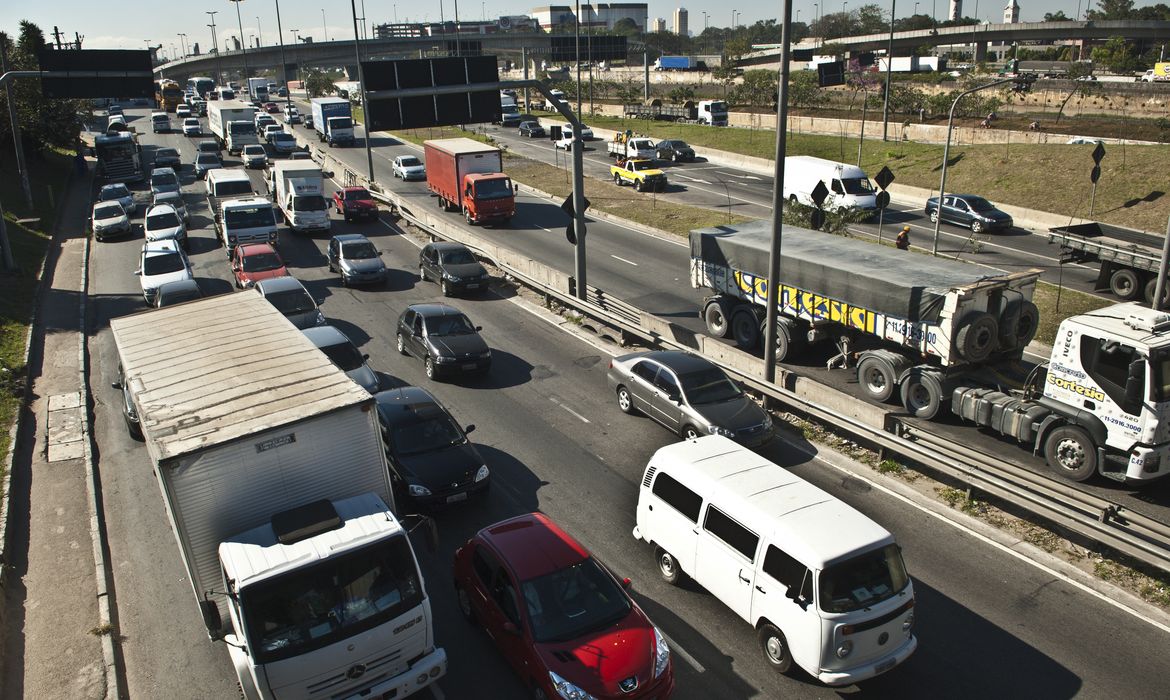 Trânsito congestionado na Marginal do Tietê