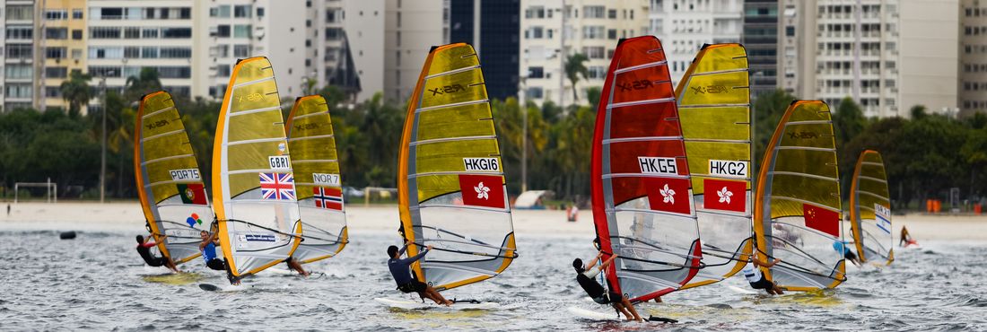 Atletas se preparam na Baía de Guanabara para evento-teste das Olimpíadas