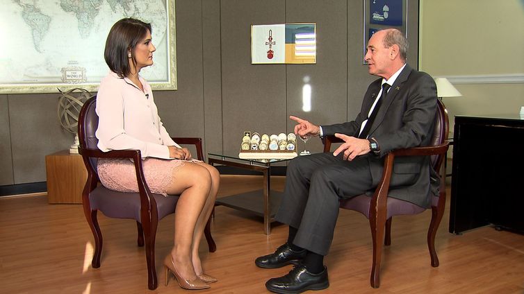 O ministro da Defesa, general Fernando Azevedo e Silva, concede entrevista à jornalista Roseann Kennedy, do programa Impressões, da TV Brasil