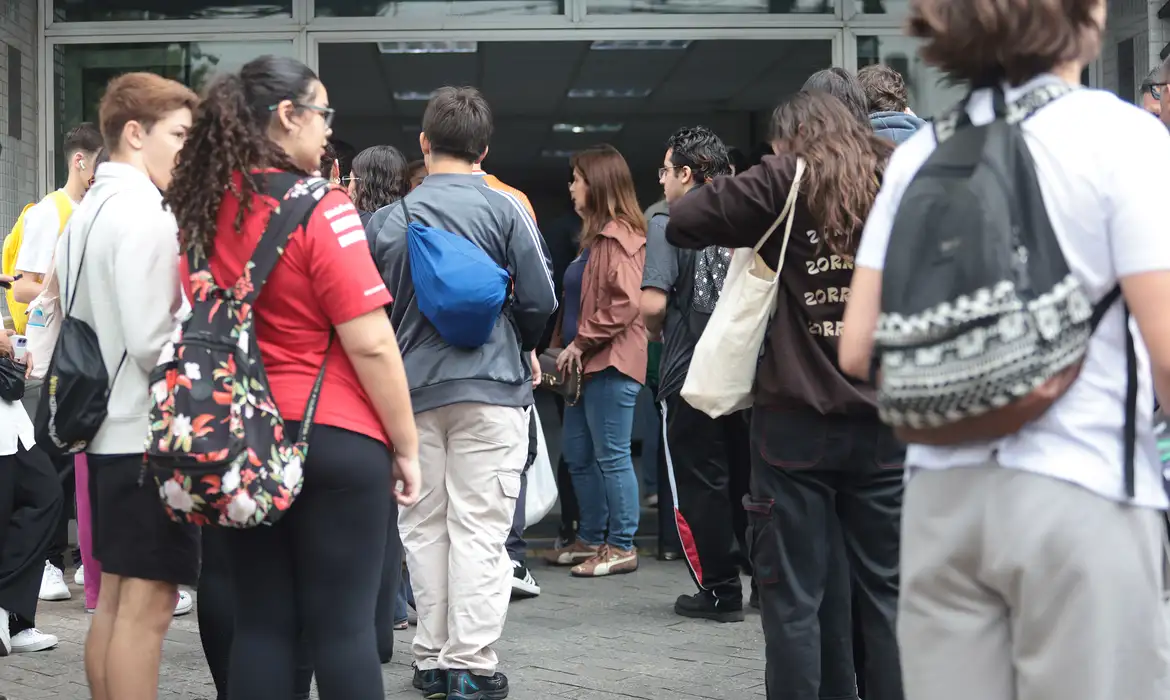 São Paulo (SP), 09/11/2025 - Estudantes no primeiro dia de provas do ENEM na UNIP Vergueiro em São Paulo. Foto: Paulo Pinto/Agência Brasil.