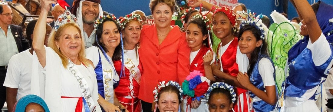 Dilma se compromete a combater violência contra catadores e moradores de rua