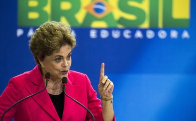 Brasília - A presidenta Dilma Rousseff defendeu um pacto pelo entendimento nacional para superar as crises política e econômica, durante encontro com mulheres em defesa da democracia, no Palácio do Planalto (Marcelo Camargo/Agência 