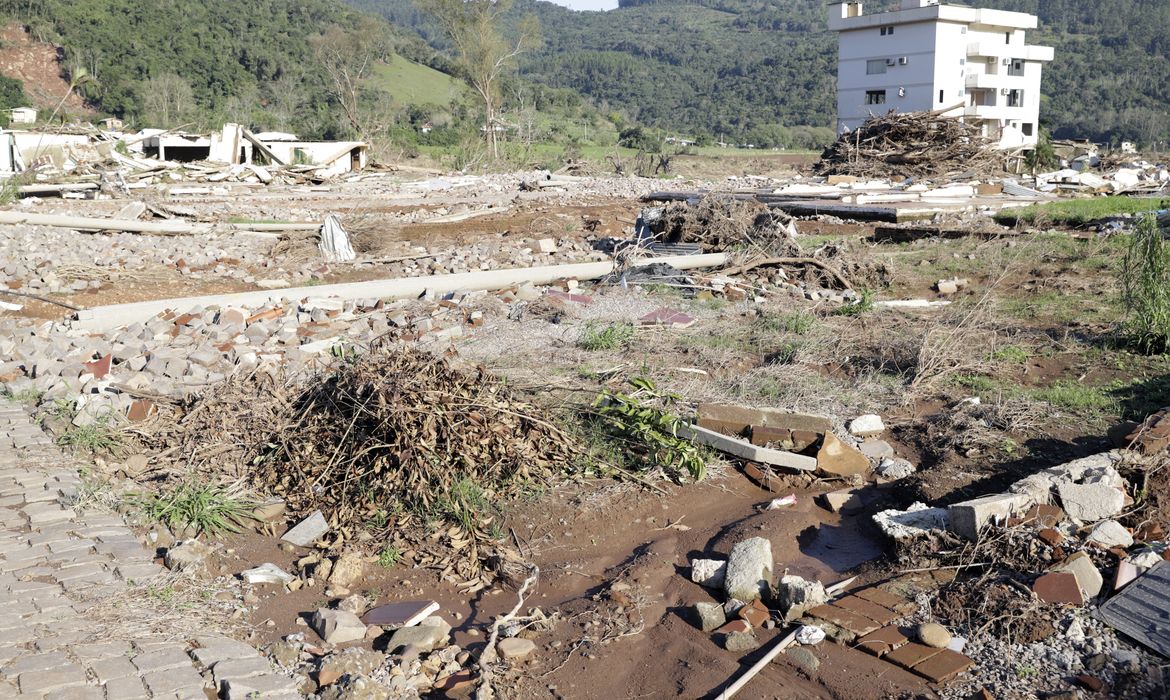 Muçum (RS), 22/06/2024 - Edifício destruído após enchente que atingiu toda a região. Foto: Bruno Peres/Agência Brasil