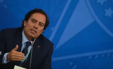O presidente da Caixa Econômica Federal, Pedro Guimarães, fala à imprensa no Palácio do Planalto, sobre o lançamento do aplicativo CAIXA|Auxílio Emergencial