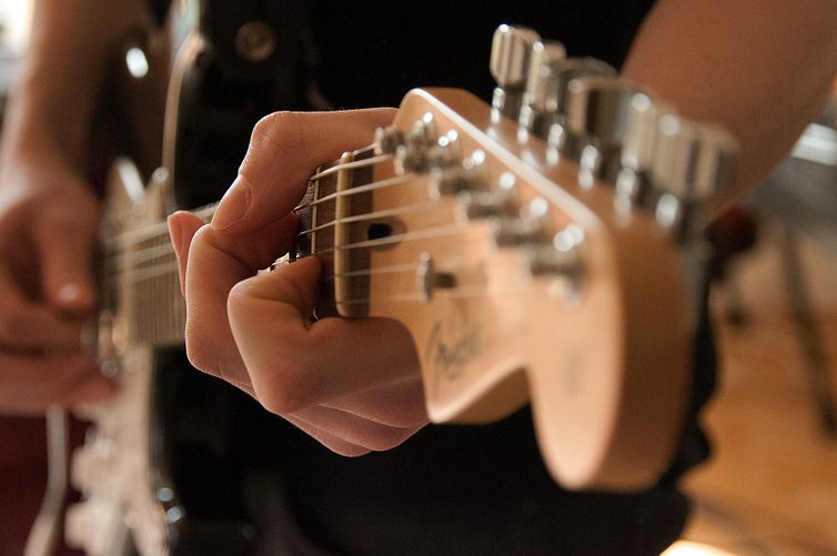 Lanny Gordin, a guitarra que mudou a música brasileira