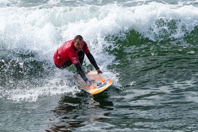 Alcino Neto - surfe paralimpico