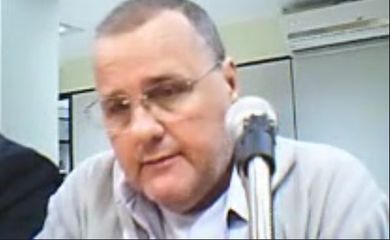 O ex-ministro Geddel Vieira Lima é ouvido pelo juiz Vallisney Oliveira durante audiência de custódia (Reprodução/Justiça Federal)  