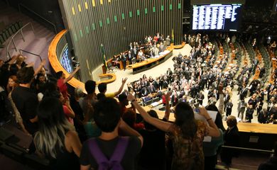 Brasília - Presidente da Câmara, Rodrigo Maia manteve manifestantes nas galerias, contanto que não se manifestem com palavras desrespeitosas contra os deputados favoráveis à PEC 241 (Fabio Rodrigues Pozzebom/Agência Brasil)