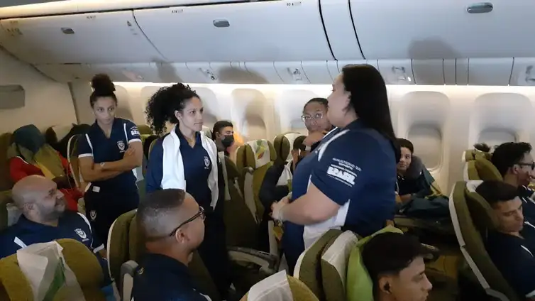Parte da delegação brasileira desembarca em Chengdu para Jogos Mundiais Universitários - dia 3 - em 26/07/2023