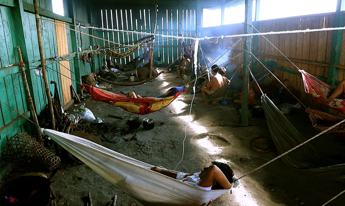 Brasília (DF - Caminhos da Reportagem Yanomami - O Direito de Existir - Indígenas no posto emergencial de saúde montado em território yanomami. - Foto: TV Brasil/Divulgação