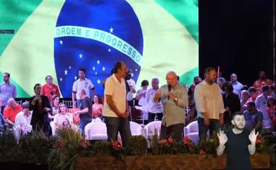 Lula em comício em Montes Claros