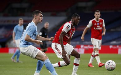 Os Gunners se classificaram para a final da Copa da Inglaterra, o mais antigo torneio de futebol do mundo, ao superarem o Manchester City por 2 a 0, em um vazio estádio de Wembley