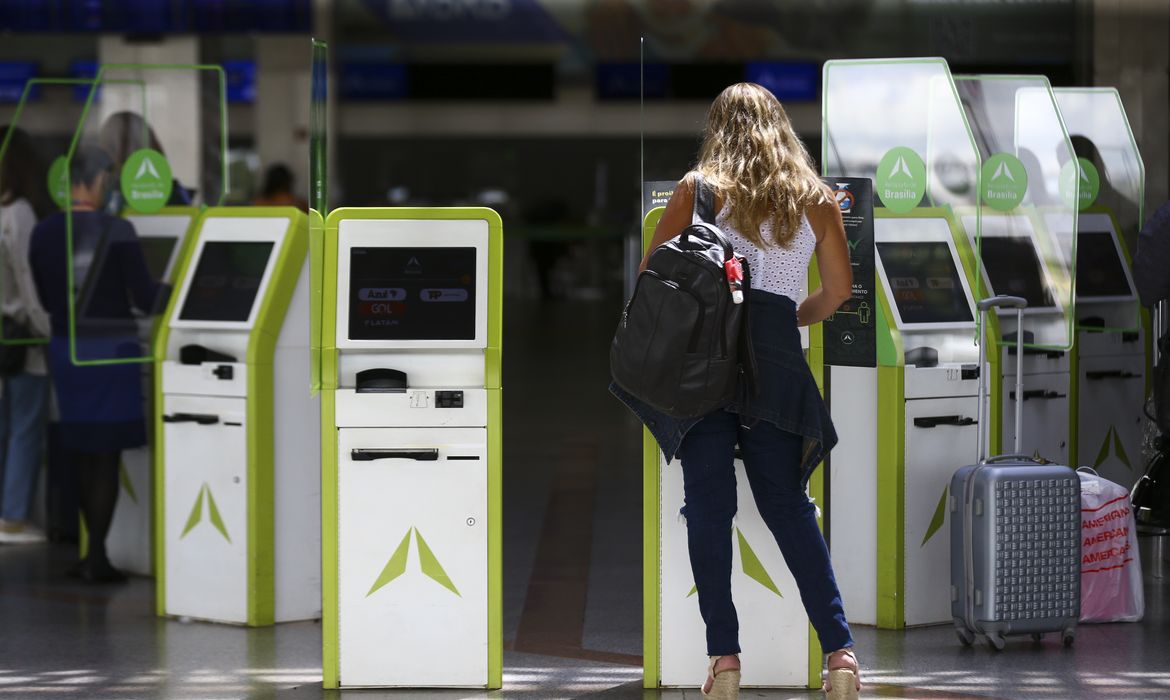 Movimentação de passageiros no Aeroporto Internacional de Brasília.