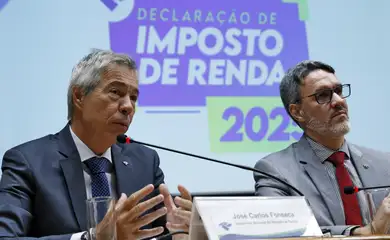 Brasília (DF), 12/03/2025 - Auditor-fiscal José Carlos da Fonseca e o subsecretário de Gestão Corporativa Juliano Brito durante entrevista coletiva de imprensa para anunciar as novas regras do Imposto de Renda 2025. Foto: Bruno Peres/Agência Brasil