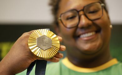 Rio de Janeiro (RJ) 23/08/2024 – Bia Souza, atleta medalhista olímpica de ouro do judô, fala sobre a experiência de competir nos Jogos de Paris 2024. Foto: Fernando Frazão/Agência Brasil