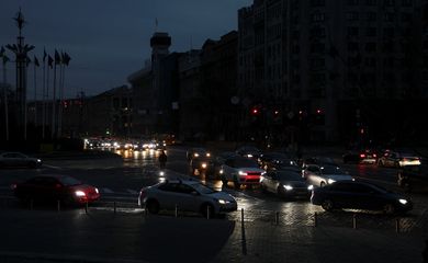 Kiev sem eletricidade após bombardeios em instalações de infraestrutura