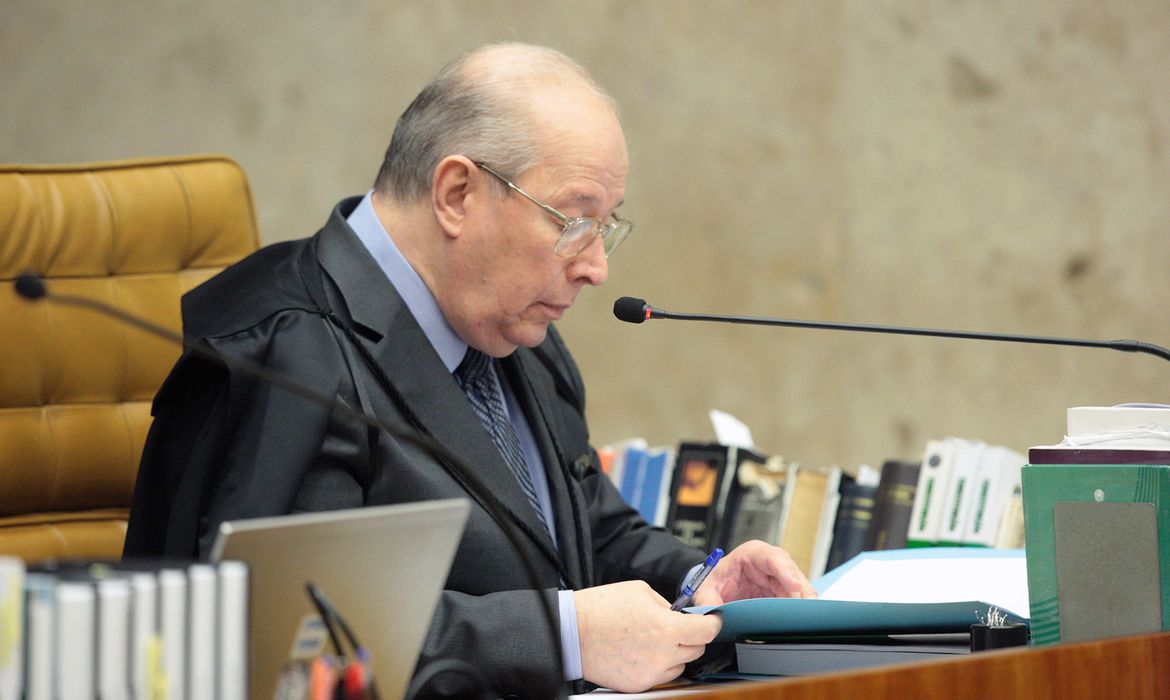Ministro Celso de Mello durante julgamento do habeas corpus do ex-presidente Lula 