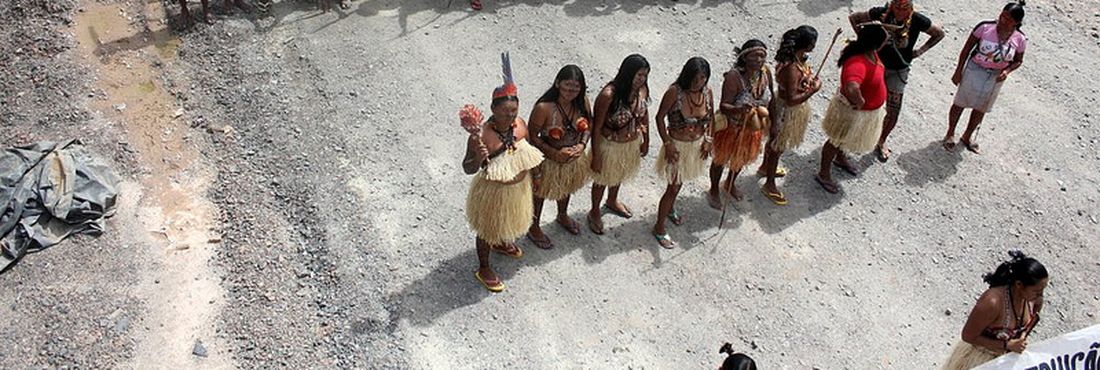 Indígenas no canteiro de obras de Belo Monte