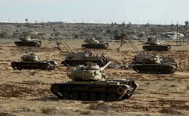 Egyptian military vehicles hold a position, near the Rafah border crossing between Egypt and the Gaza Strip, amid a ceasefire between Israel and Hamas, in Rafah, Egypt January 19, 2025. REUTERS/Mohamed Abd El Ghany