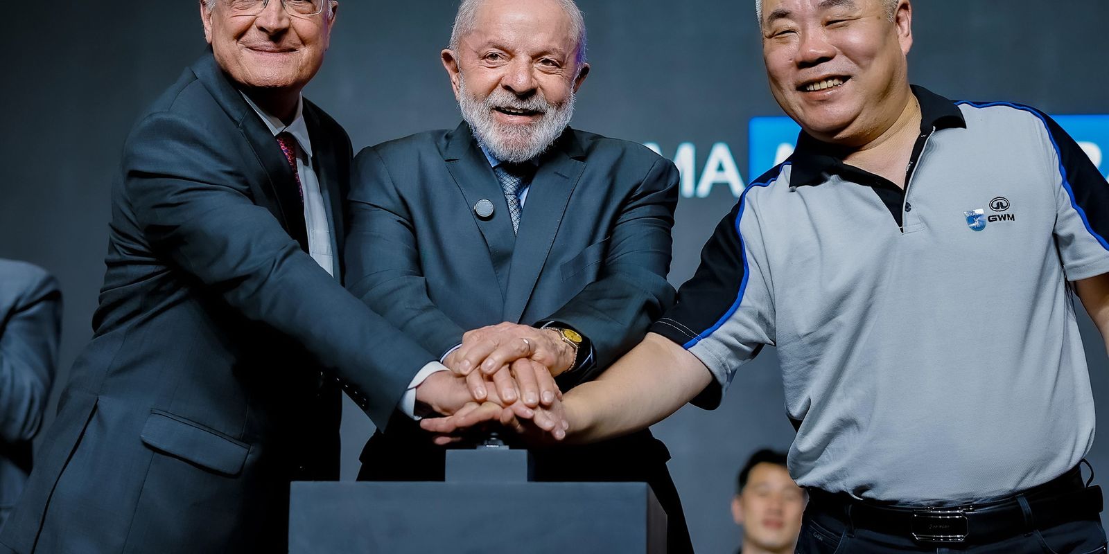 Em inauguração de montadora, Lula defende relação comercial com China Em inauguração de montadora, Lula defende relação comercial com China